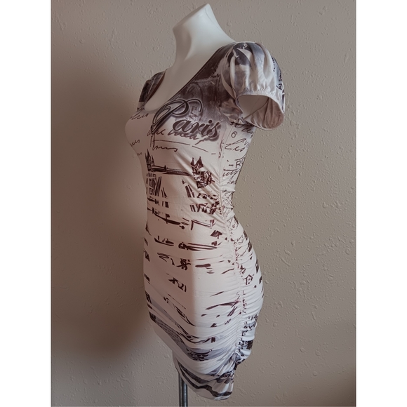 Forever 21 Cinched Paris Dress - Picture 4 of 9